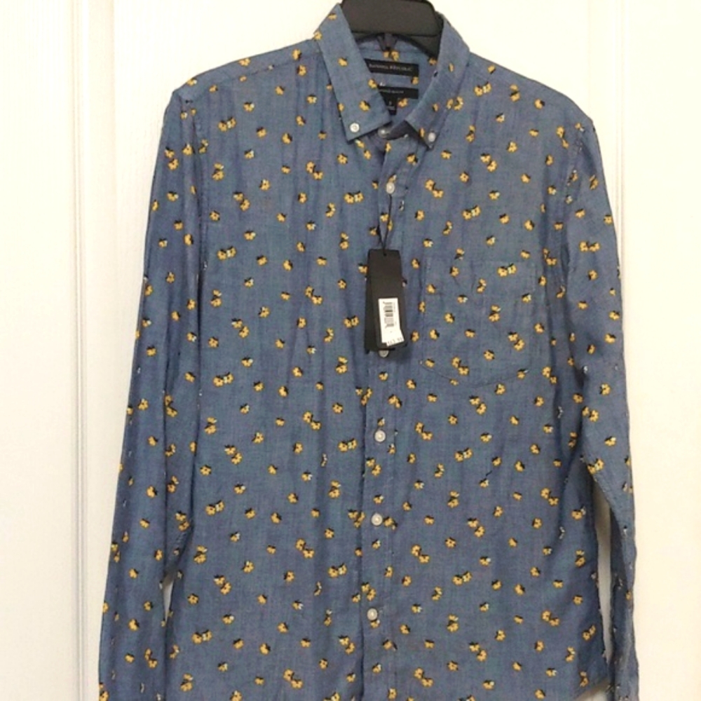 Banana Republic Untucked Slim Fit Chambray Floral Shirt. Size Small. NEW. $65